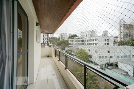 Apartamento à venda com 160m², 4 quartos e 3 vagasVaranda