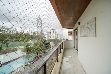 Apartamento à venda com 160m², 4 quartos e 3 vagasVaranda