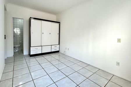 Suíte  de apartamento para alugar com 2 quartos, 70m² em Centro, Florianópolis