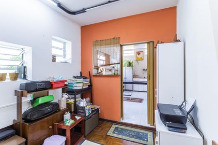 Casa à venda com 220m², 3 quartos e 4 vagas Casa à venda com 220m², 3 quartos e 4 vagasEscritório