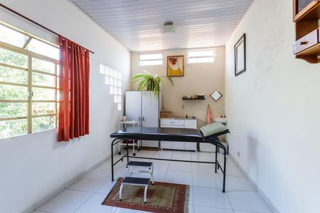 Casa à venda com 220m², 3 quartos e 4 vagas Casa à venda com 220m², 3 quartos e 4 vagasEscritório