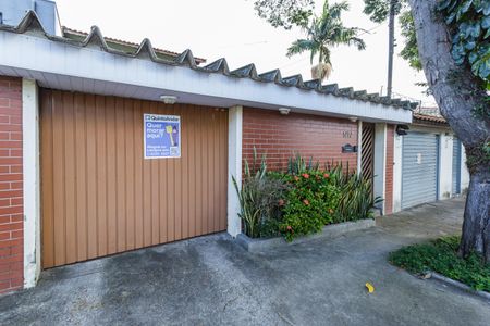 Casa à venda com 220m², 3 quartos e 4 vagas Casa à venda com 220m², 3 quartos e 4 vagasFachada