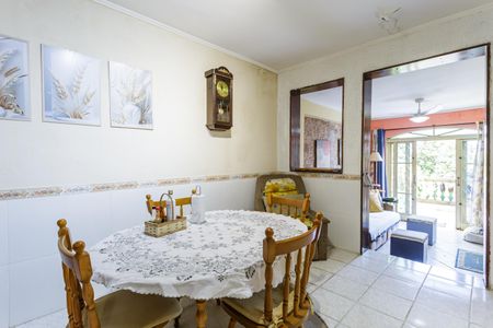 Casa à venda com 220m², 3 quartos e 4 vagas Casa à venda com 220m², 3 quartos e 4 vagasCopa