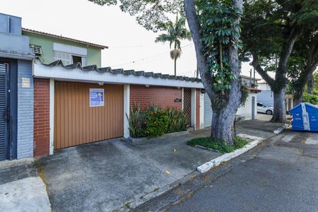Casa à venda com 220m², 3 quartos e 4 vagas Casa à venda com 220m², 3 quartos e 4 vagasFachada