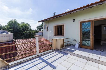Casa à venda com 220m², 3 quartos e 4 vagas Casa à venda com 220m², 3 quartos e 4 vagasVaranda