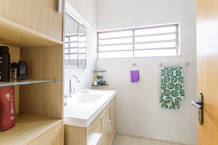 Casa à venda com 220m², 3 quartos e 4 vagas Casa à venda com 220m², 3 quartos e 4 vagasBanheiro Social