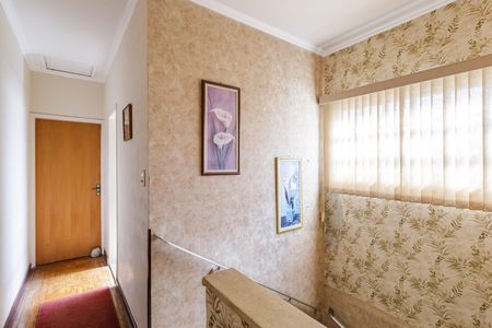 Casa à venda com 220m², 3 quartos e 4 vagas Casa à venda com 220m², 3 quartos e 4 vagasEscada