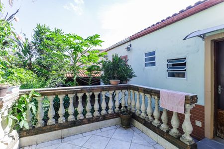 Casa à venda com 220m², 3 quartos e 4 vagas Casa à venda com 220m², 3 quartos e 4 vagasQuintal