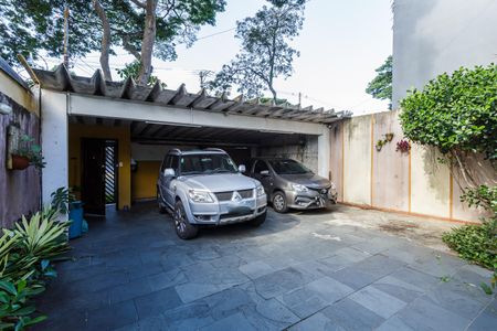 Garagem de casa à venda com 3 quartos, 220m² em Moema, São Paulo