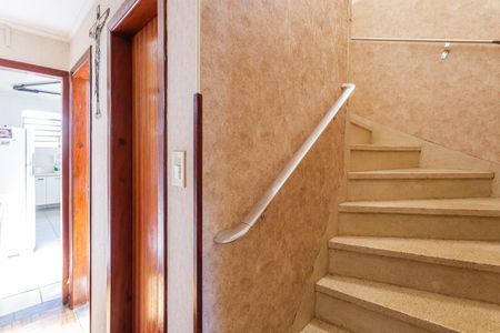 Casa à venda com 220m², 3 quartos e 4 vagas Casa à venda com 220m², 3 quartos e 4 vagasEscada