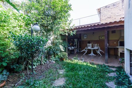 Casa à venda com 220m², 3 quartos e 4 vagas Casa à venda com 220m², 3 quartos e 4 vagasChurrasqueira