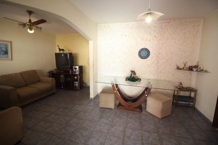 Sala de casa à venda com 3 quartos, 190m² em Conjunto Ademar Maldonado, Belo Horizonte