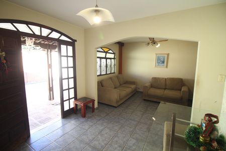 Sala de casa à venda com 3 quartos, 190m² em Conjunto Ademar Maldonado, Belo Horizonte