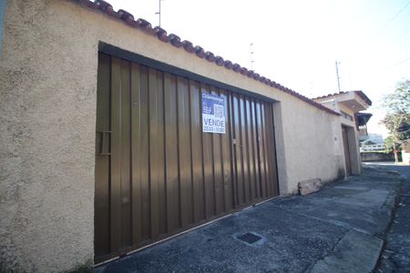 Casa à venda com 190m², 3 quartos e 3 vagasFachada 