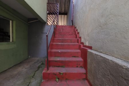 Casa à venda com 100m², 2 quartos e 3 vagasEscada para a Garagem