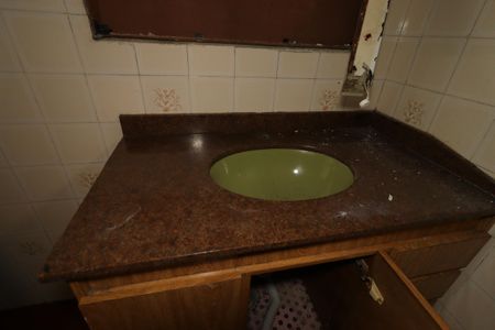 Casa à venda com 100m², 2 quartos e 3 vagasBanheiro - Pia