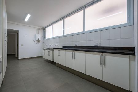 Apartamento à venda com 222m², 3 quartos e 2 vagas Apartamento à venda com 222m², 3 quartos e 2 vagasÁrea de Serviço