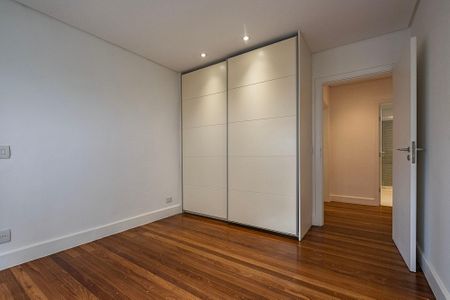Apartamento à venda com 222m², 3 quartos e 2 vagas Apartamento à venda com 222m², 3 quartos e 2 vagasQuarto 1
