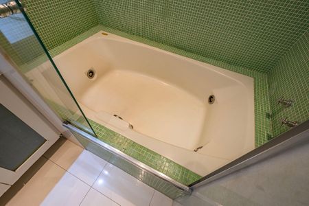 Apartamento à venda com 222m², 3 quartos e 2 vagas Apartamento à venda com 222m², 3 quartos e 2 vagasBanheiro da Suíte
