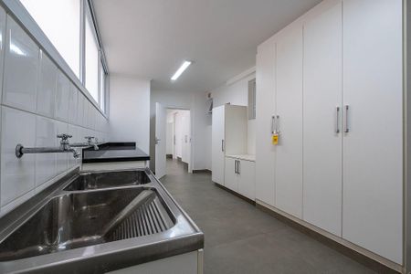 Apartamento à venda com 222m², 3 quartos e 2 vagas Apartamento à venda com 222m², 3 quartos e 2 vagasÁrea de Serviço