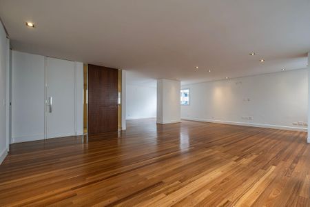 Apartamento à venda com 222m², 3 quartos e 2 vagas Apartamento à venda com 222m², 3 quartos e 2 vagasSala