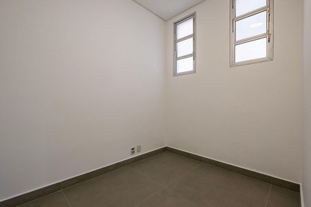 Apartamento à venda com 222m², 3 quartos e 2 vagas Apartamento à venda com 222m², 3 quartos e 2 vagasQuarto de Serviço