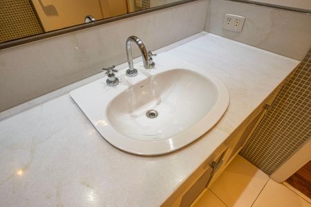 Apartamento à venda com 222m², 3 quartos e 2 vagas Apartamento à venda com 222m², 3 quartos e 2 vagasBanheiro