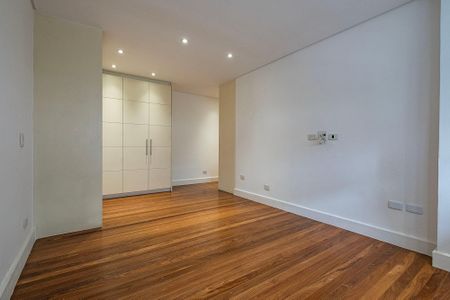 Apartamento à venda com 222m², 3 quartos e 2 vagas Apartamento à venda com 222m², 3 quartos e 2 vagasSuíte
