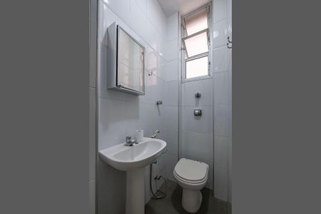 Apartamento à venda com 222m², 3 quartos e 2 vagas Apartamento à venda com 222m², 3 quartos e 2 vagasBanheiro de Serviço