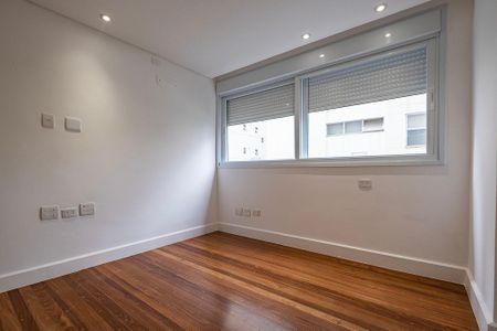 Apartamento à venda com 222m², 3 quartos e 2 vagas Apartamento à venda com 222m², 3 quartos e 2 vagasQuarto 1