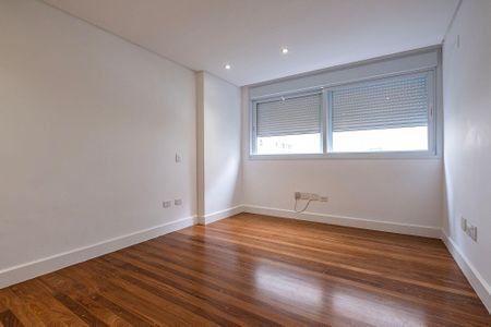 Apartamento à venda com 222m², 3 quartos e 2 vagas Apartamento à venda com 222m², 3 quartos e 2 vagasQuarto 2