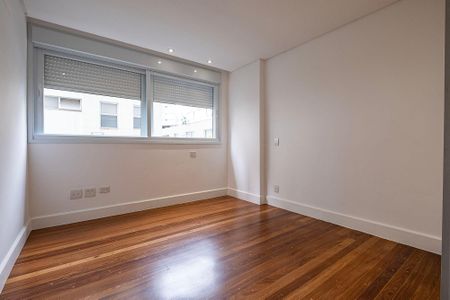 Apartamento à venda com 222m², 3 quartos e 2 vagas Apartamento à venda com 222m², 3 quartos e 2 vagasQuarto 1