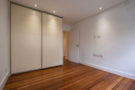 Apartamento à venda com 222m², 3 quartos e 2 vagas Apartamento à venda com 222m², 3 quartos e 2 vagasQuarto 1