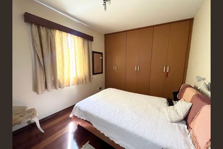 Casa à venda com 239m², 3 quartos e 2 vagasQuarto