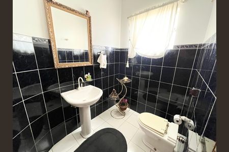 Casa à venda com 239m², 3 quartos e 2 vagasLavabo