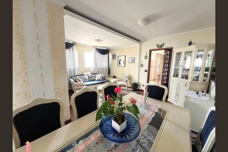Casa à venda com 239m², 3 quartos e 2 vagasSala