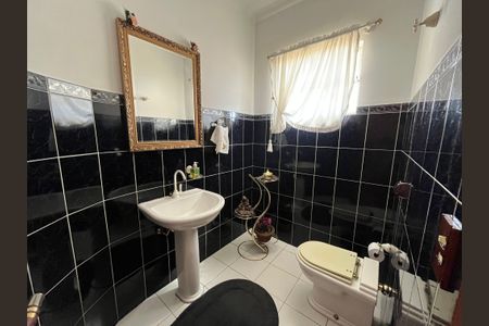 Casa à venda com 239m², 3 quartos e 2 vagasLavabo