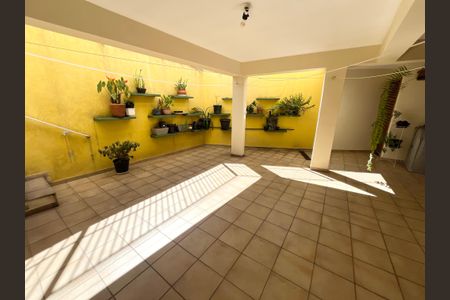 Casa à venda com 239m², 3 quartos e 2 vagasSalão de festas 