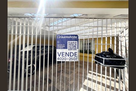 Casa à venda com 239m², 3 quartos e 2 vagasFachada - placa instalada 