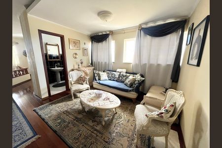 Casa à venda com 239m², 3 quartos e 2 vagasSala