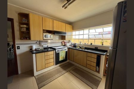 Casa à venda com 239m², 3 quartos e 2 vagasCozinha