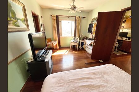 Casa à venda com 239m², 3 quartos e 2 vagasSuite 