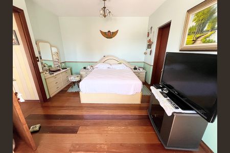 Casa à venda com 239m², 3 quartos e 2 vagasSuite 