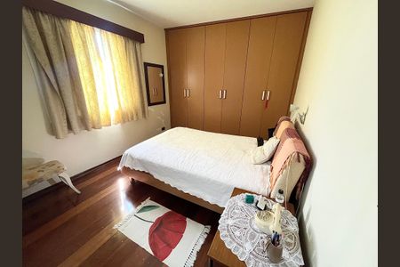 Casa à venda com 239m², 3 quartos e 2 vagasQuarto