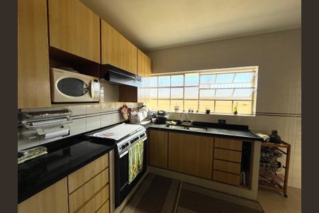 Casa à venda com 239m², 3 quartos e 2 vagasCozinha