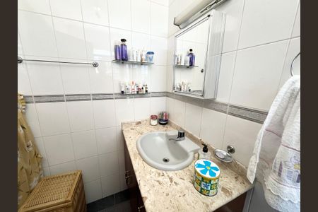 Casa à venda com 239m², 3 quartos e 2 vagasBanheiro
