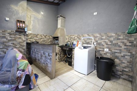 Casa à venda com 95m², 2 quartos e 2 vagas Casa à venda com 95m², 2 quartos e 2 vagasQuintal, área de serviço e churrasqueira
