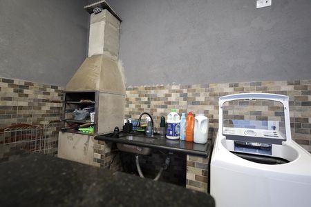 Casa à venda com 95m², 2 quartos e 2 vagas Casa à venda com 95m², 2 quartos e 2 vagasQuintal, área de serviço e churrasqueira