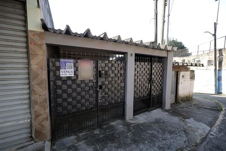 Casa à venda com 95m², 2 quartos e 2 vagas Casa à venda com 95m², 2 quartos e 2 vagasFachada