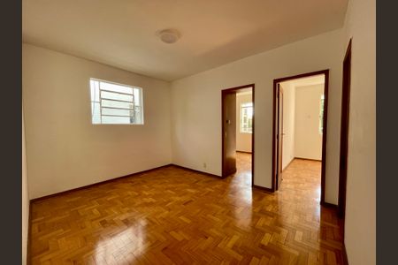 Corredor de apartamento para alugar com 3 quartos, 92m² em Santo Antônio, Belo Horizonte
